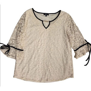 Women's Onyx Apparel Lace Top Size L Cream and Black